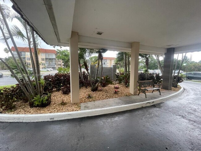 Foto del edificio - 4164 Inverrary Dr