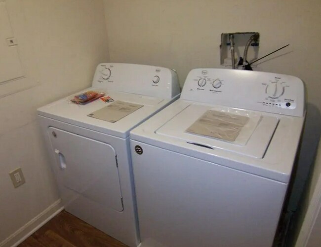 Building Photo - CONDO with 2 FULL Baths in Abingdon!