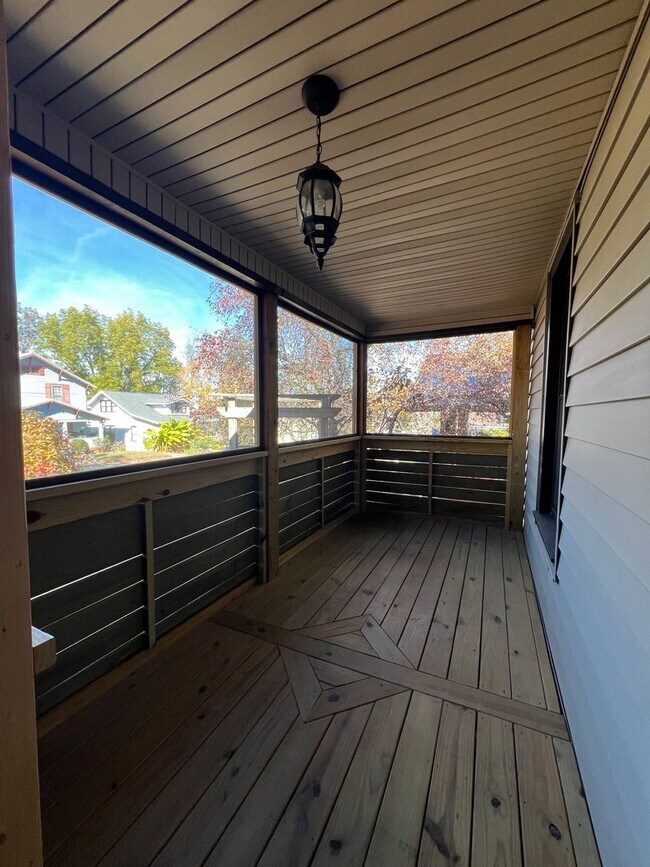 Foto del edificio - 3 bed and 2 bath house in downtown Johnson City