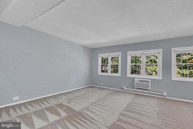 Building Photo - 1322 Martha Custis Dr