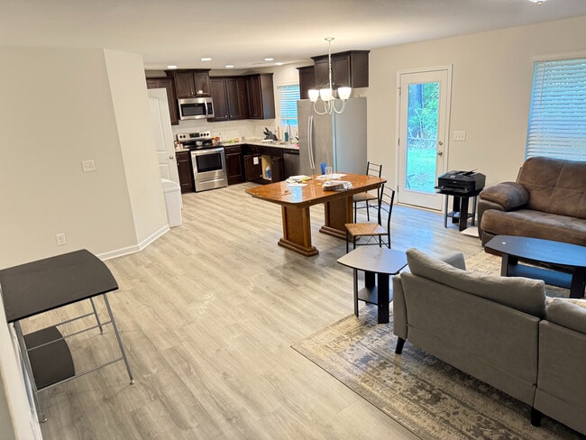 Building Photo - Room in Single Family Home on Killian Ct