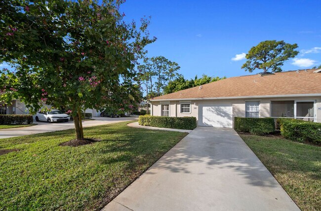 Building Photo - Annual Rental in Briarwood - 3 Bed 2 Bath Condo