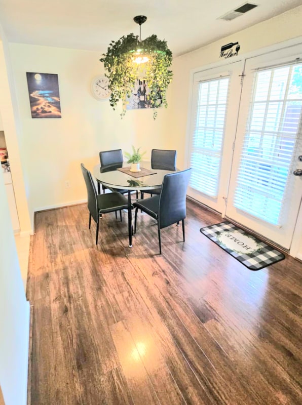 Building Photo - 2465 London Pointe Dr