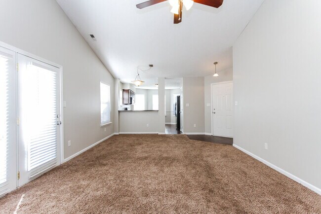 Foto del edificio - 4929 Aspen Crest Ln