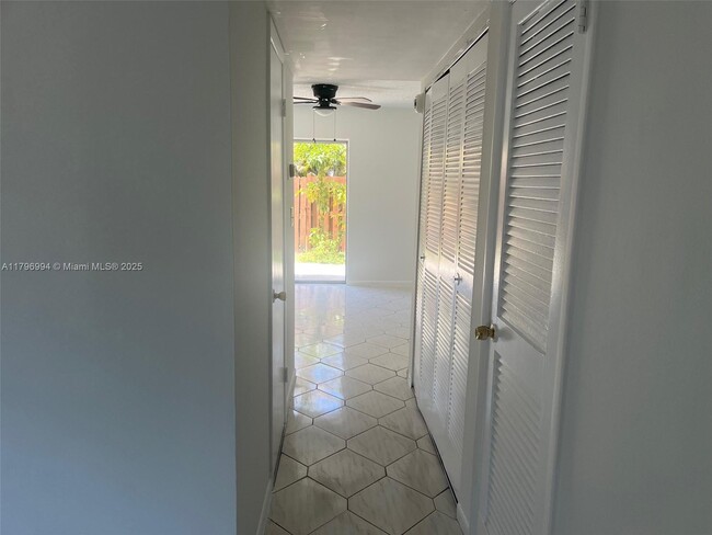 Foto del edificio - 5624 Blueberry Ct