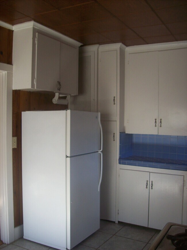 Building Photo - 4834 Del Mar Ave