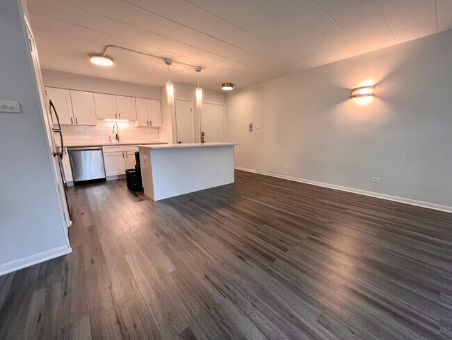 Foto del edificio - Spacious 4 Bed in Downtown La Grange | Parking Included | Pet Friendly