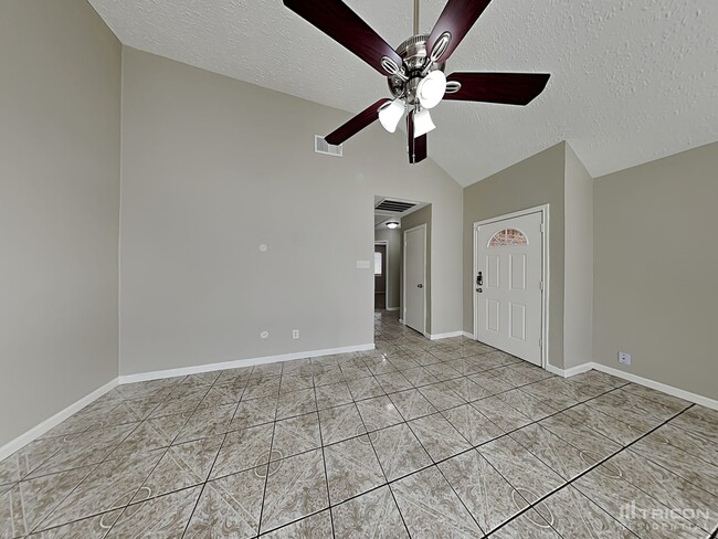 Foto del edificio - 8711 Croteau Dr