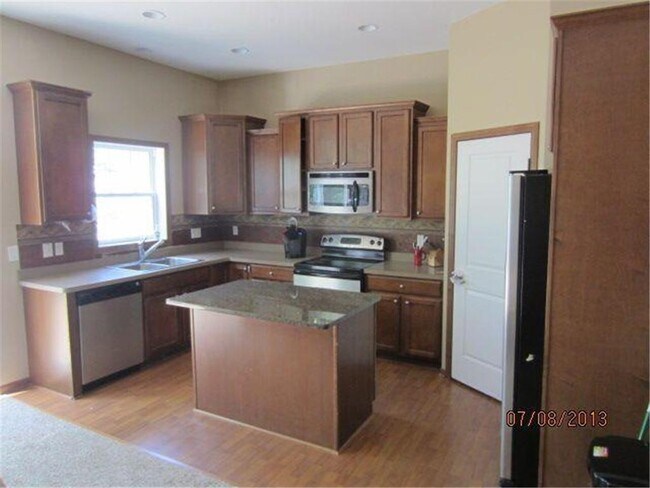 Foto del edificio - 5073 Dunkirk Pl N
