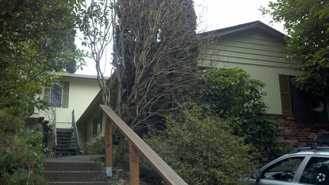 Building Photo - 410 SE 19th Ave