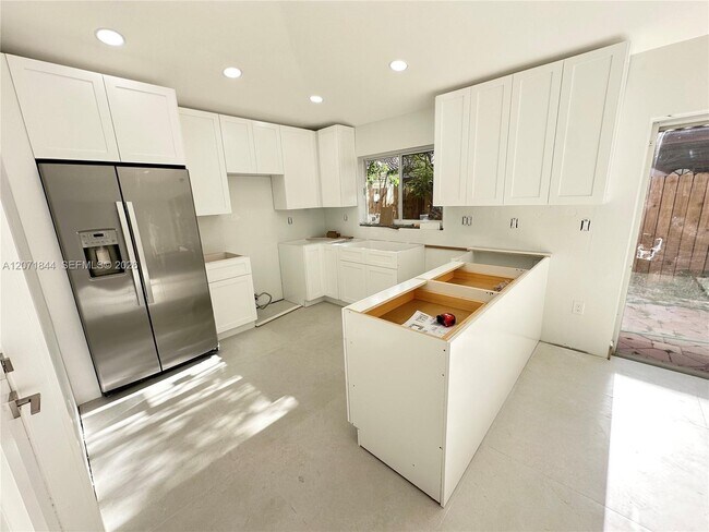 Foto del edificio - 5768 NW 98 Pl