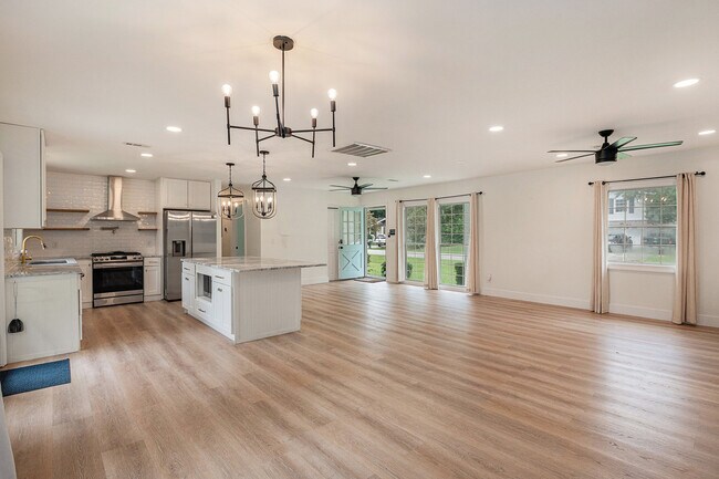 Sala de estar/comedor - 1816 Gippy Ln