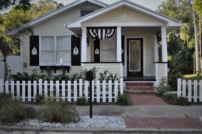 Primary Photo - 305 Marshall St