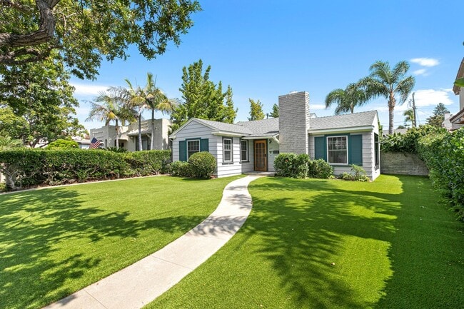 Foto del edificio - In the heart of the Coronado Village!