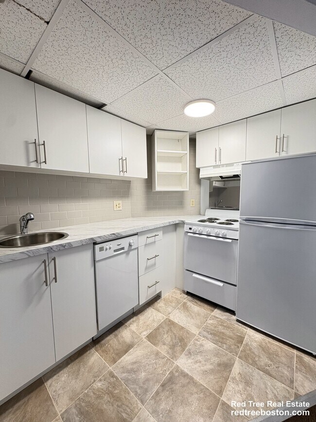 Building Photo - 475 Commonwealth Ave