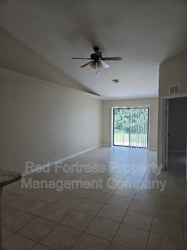Foto del edificio - 717 Nicholas Pkwy W