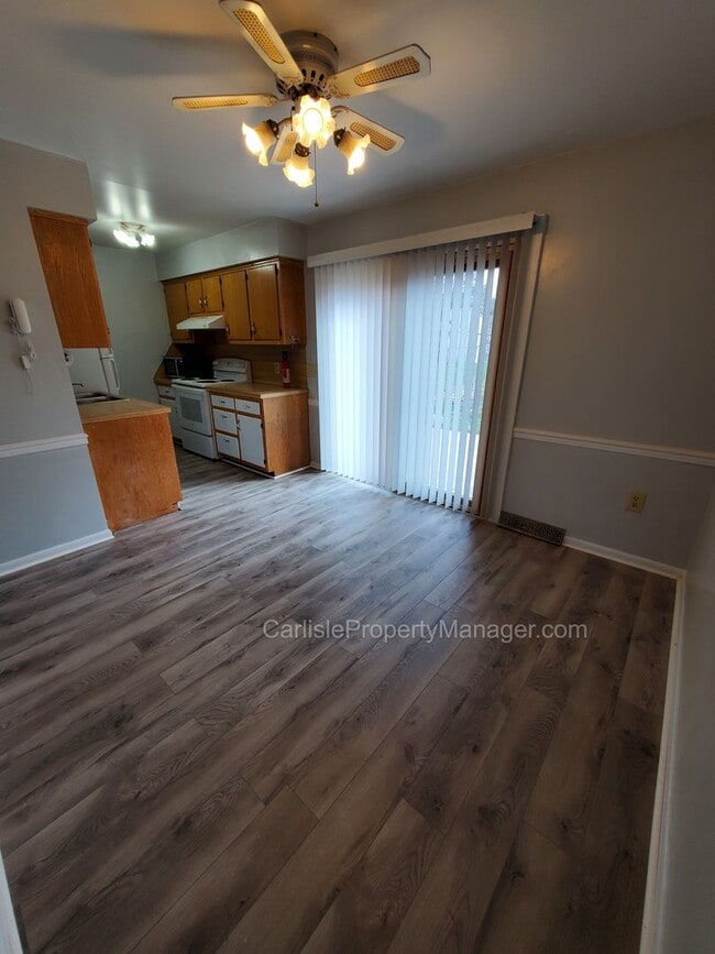 Building Photo - Pet Friendly 3 beds, 1.5 bath, central A/C, off-street parking, basement with included laundry, a...
