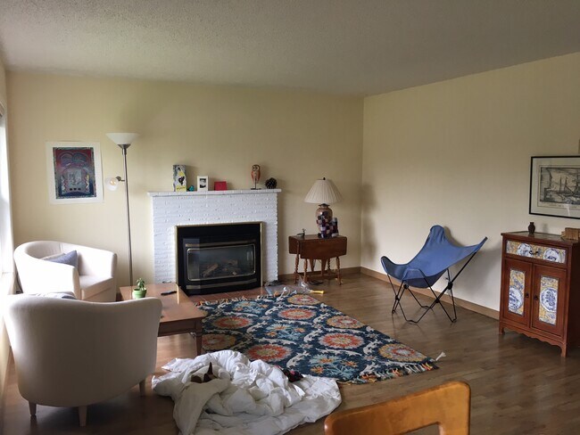 living room - 323 NE 7th St
