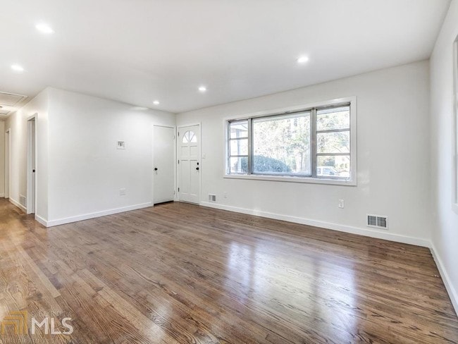 Building Photo - 2224 Golden Dawn Dr SW