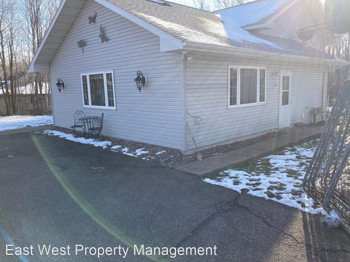 1 br, 1 bath House 4978 Maribe Drive Ap... House Rental in Hermantown, MN