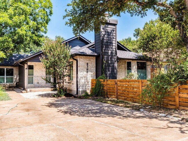 Foto del edificio - 9700 Sugar Hill Dr