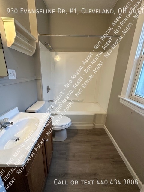 Foto del edificio - 930 Evangeline Rd