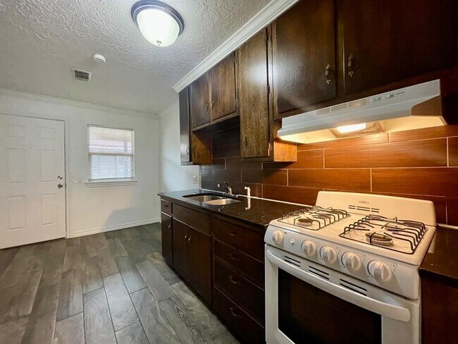 Foto del edificio - 319 E Edwards St