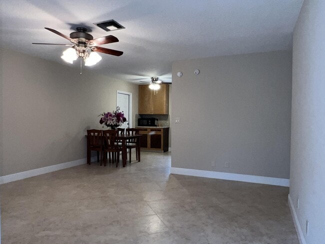 Building Photo - 2545 Conroy Dr