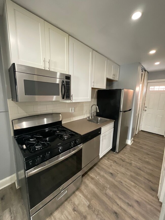Photo - H St/Kingman Park - Renovated 1 bedroom Apartment