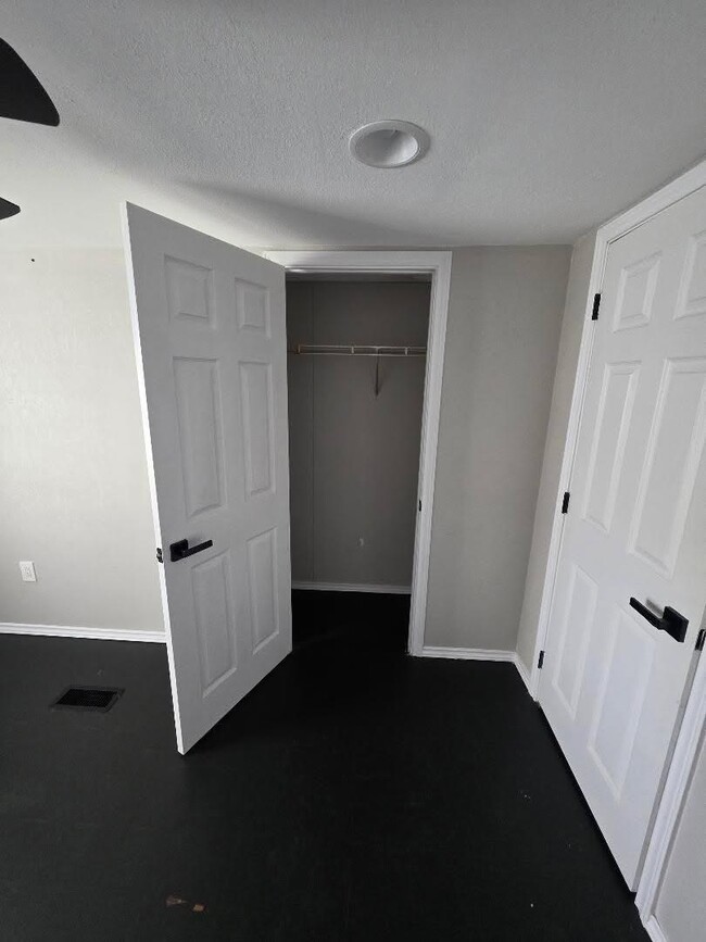 Building Photo - 310 Paddock St