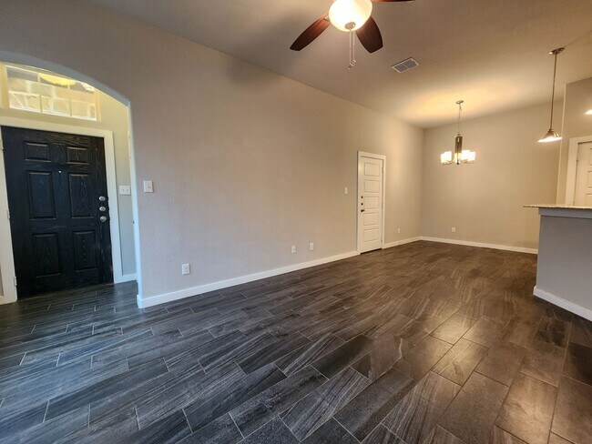 Foto del edificio - Close to Creekside Shopping & Restaurants / Fenced in Yard / CISD