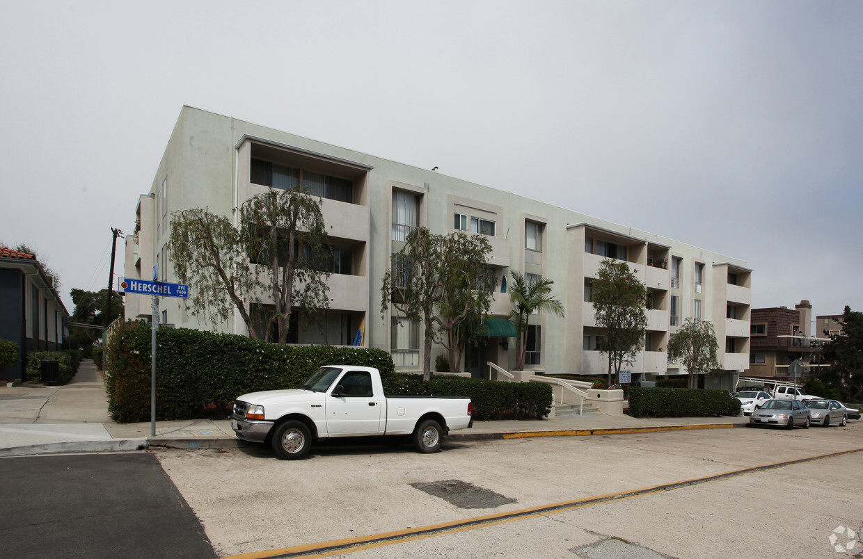 Building Photo - Herschel Apartments