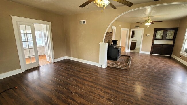 Photo - 139 N Ash St House