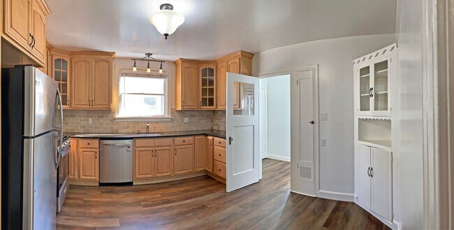 Foto del edificio - Cozy, Beautiful Updated 2 Bedroom Home!