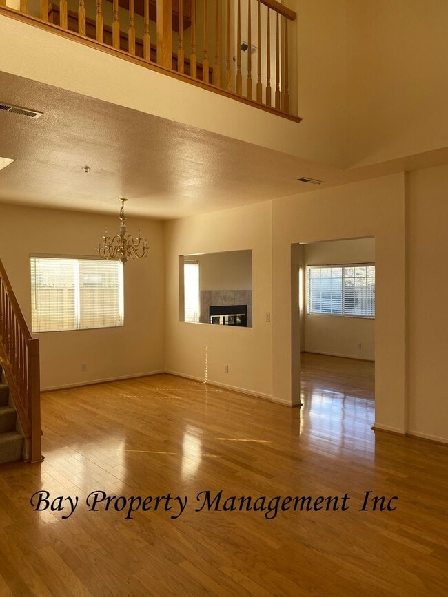 Foto del edificio - ** Now offered at a lower rent!  Las Palmas II: A Luxurious 4 Bedroom Home in the Acclaim Community