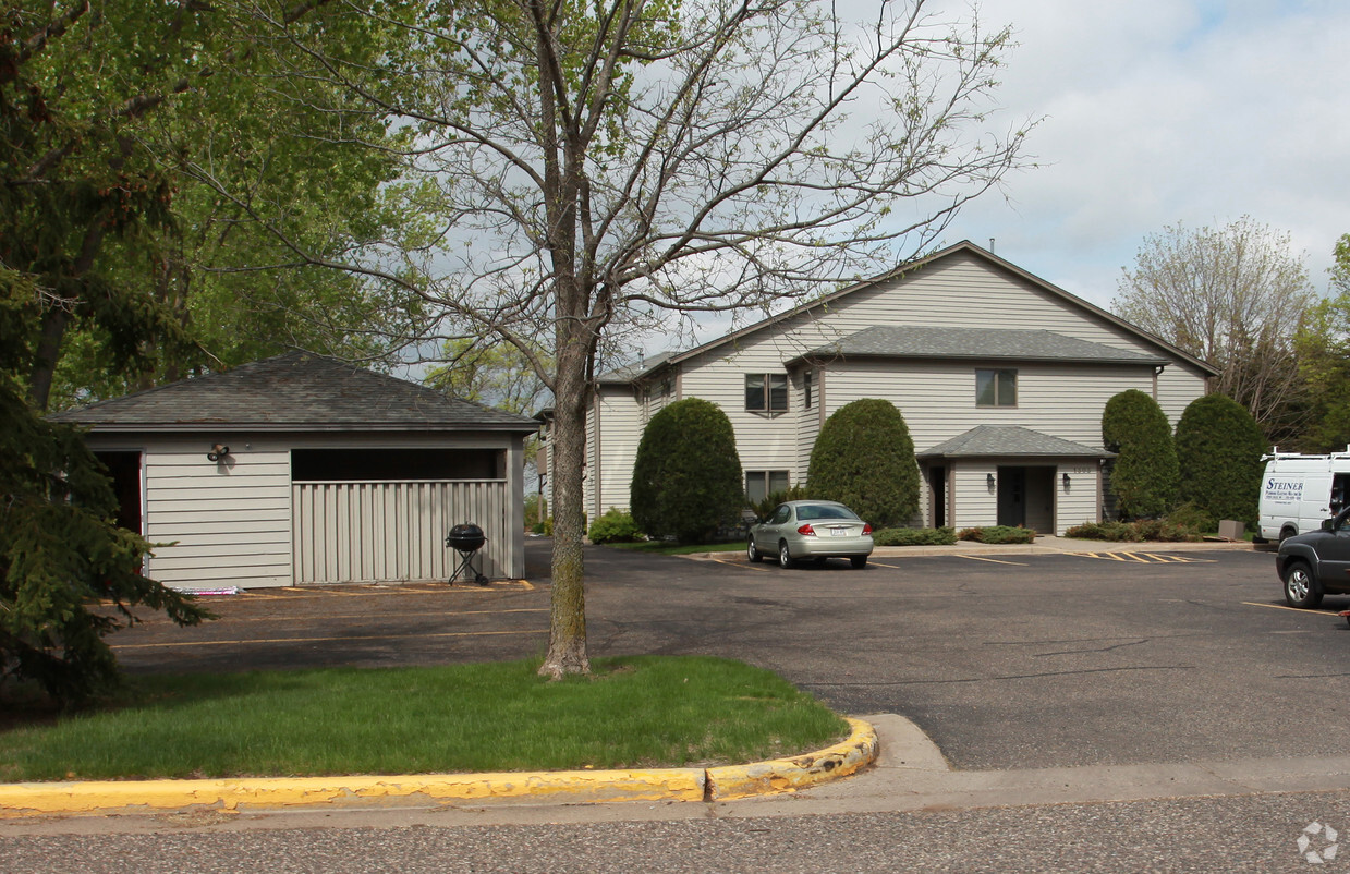 Primary Photo - Mount Croix Apartments