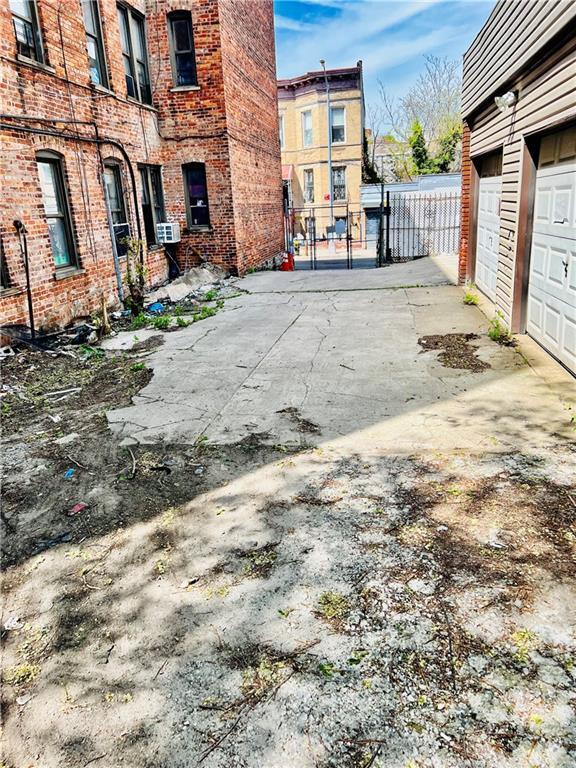 Building Photo - 280 Troy Ave
