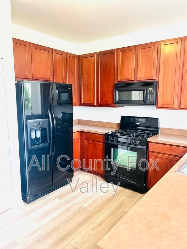Building Photo - 503 Lakeside Ct