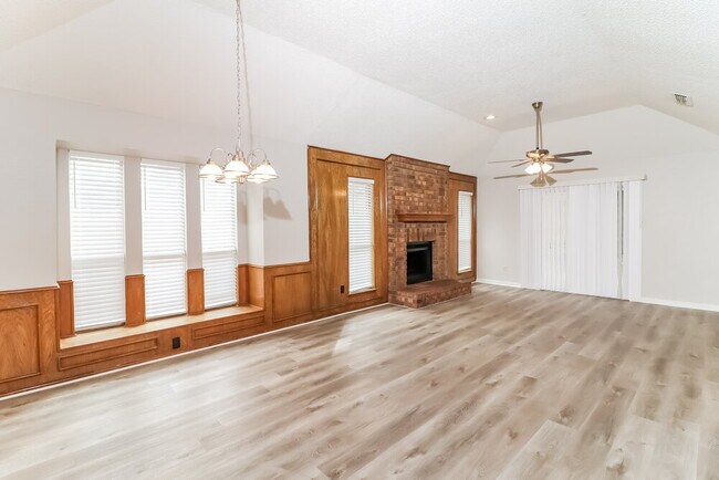 Foto del edificio - 9008 Willoughby Ct