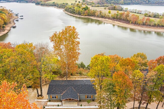 Foto del edificio - 22923 War Eagle Blacktop Rd