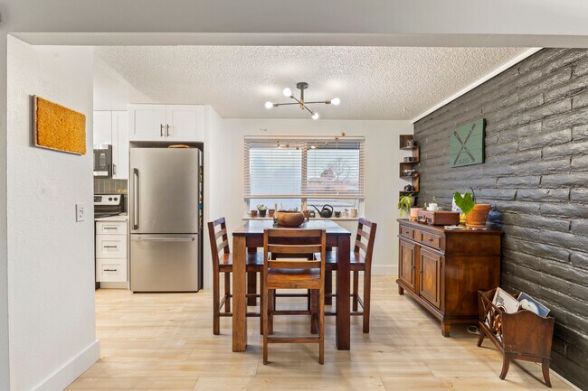 Building Photo - 1723 Robb St