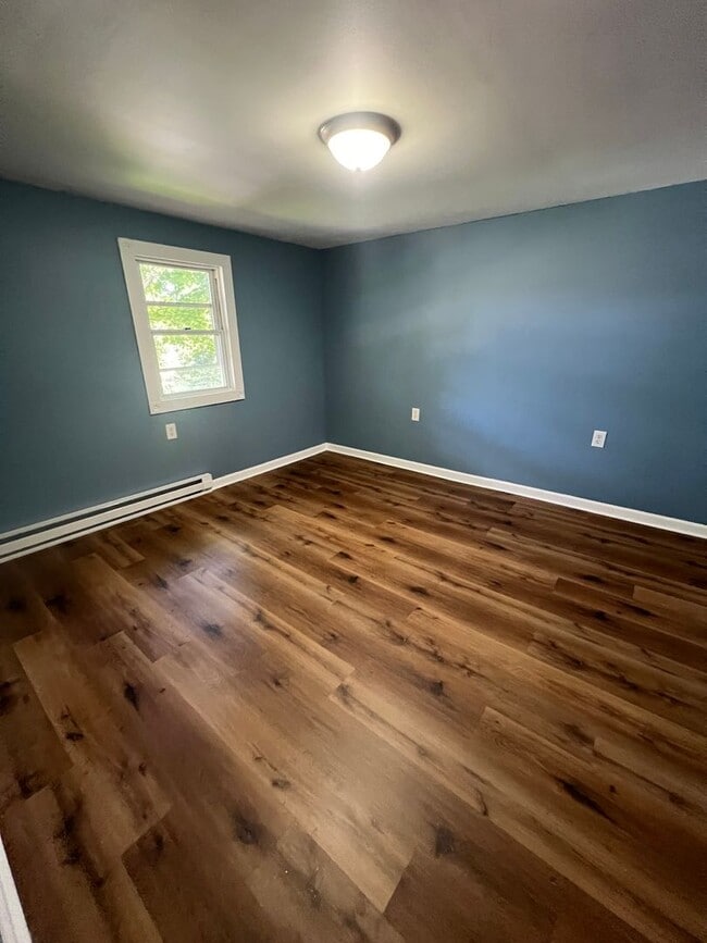 Building Photo - Newly Renovated 2 Bed/1 Bath Single Family...