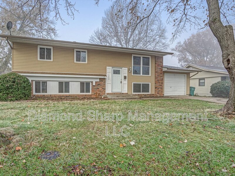 Foto principal - 1203 Princeton Dr