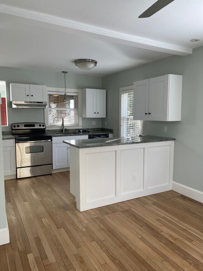 102 3rd Beach Rd, Middletown, RI 02842 Townhome Rentals in Middletown RI