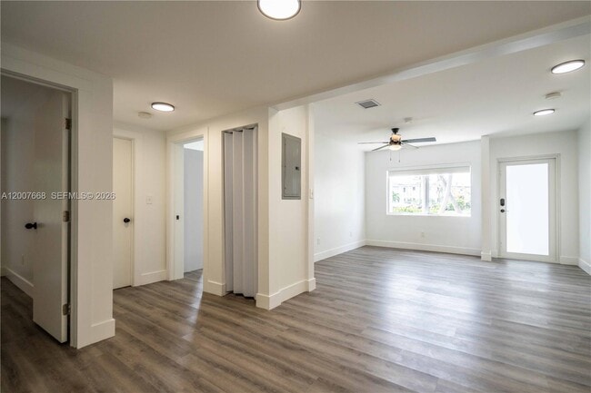 Building Photo - 725 81st St