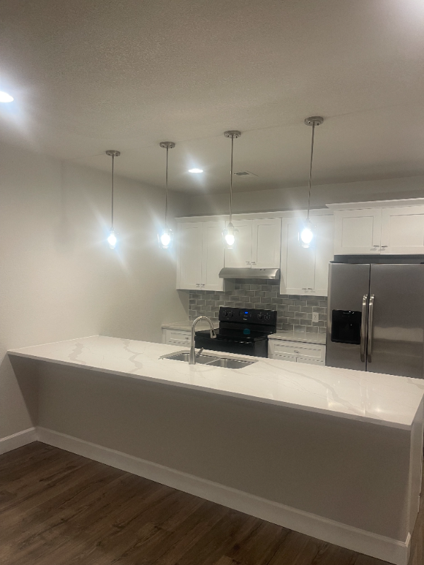 Foto principal - 3868 Grand Baker St