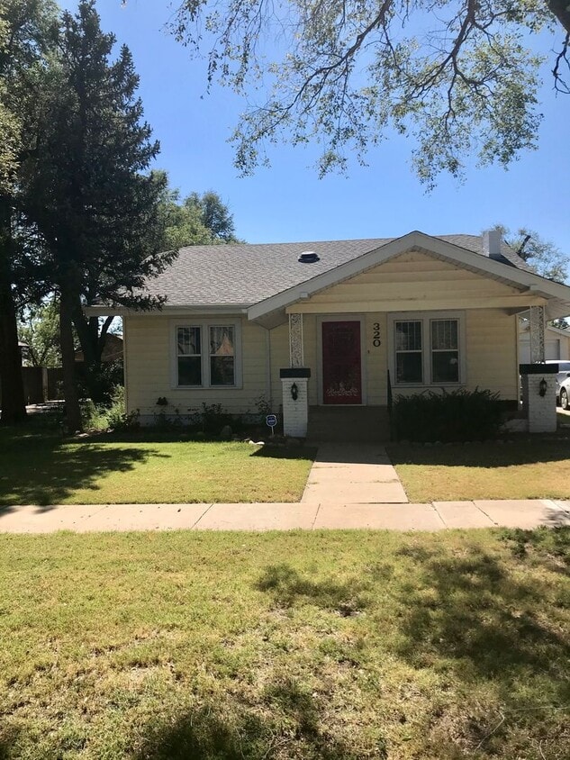 Primary Photo - 4 Bedroom, 2 Bath in Sunset Terrace!