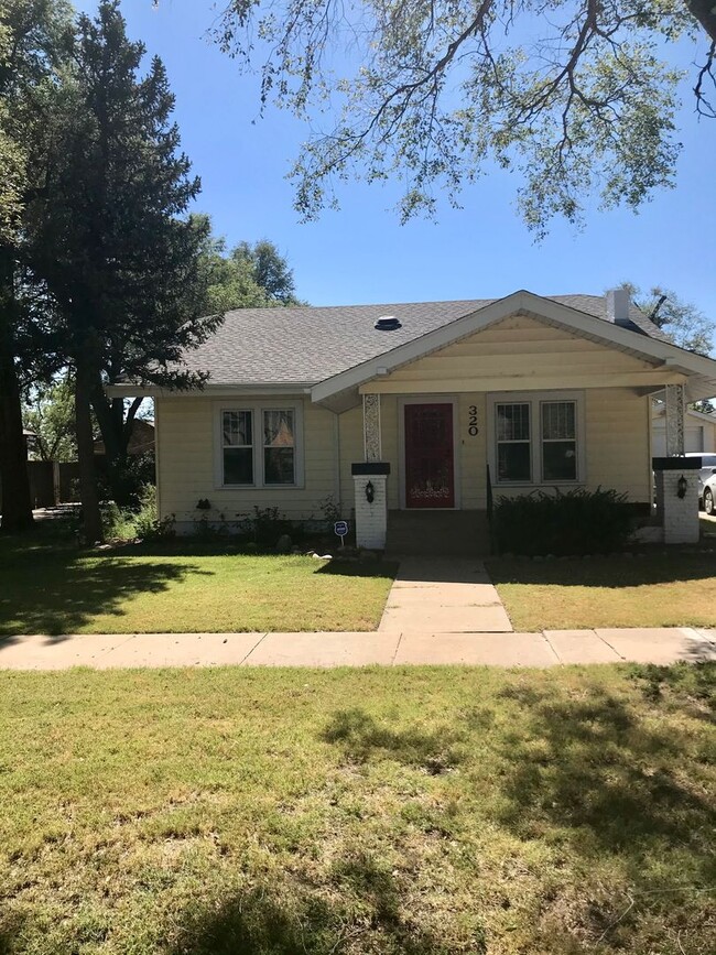 Building Photo - 320 Sunset Terrace