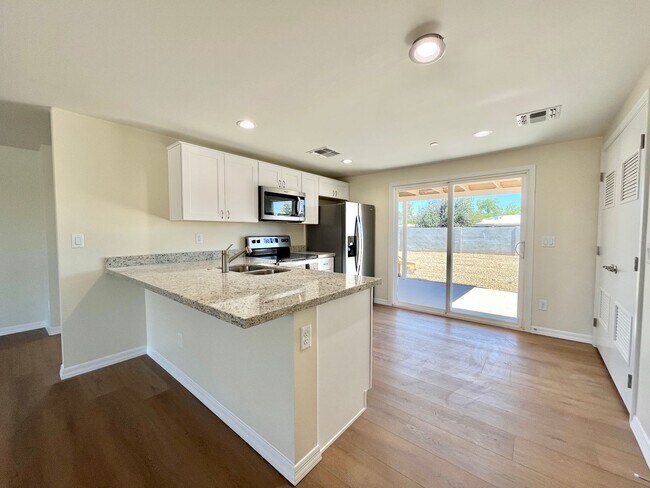 Foto del edificio - Fully Remodeled 3 Bd 2 Ba in Scottsdale!