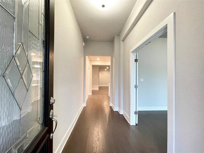 Building Photo - 6616 Covina Ln